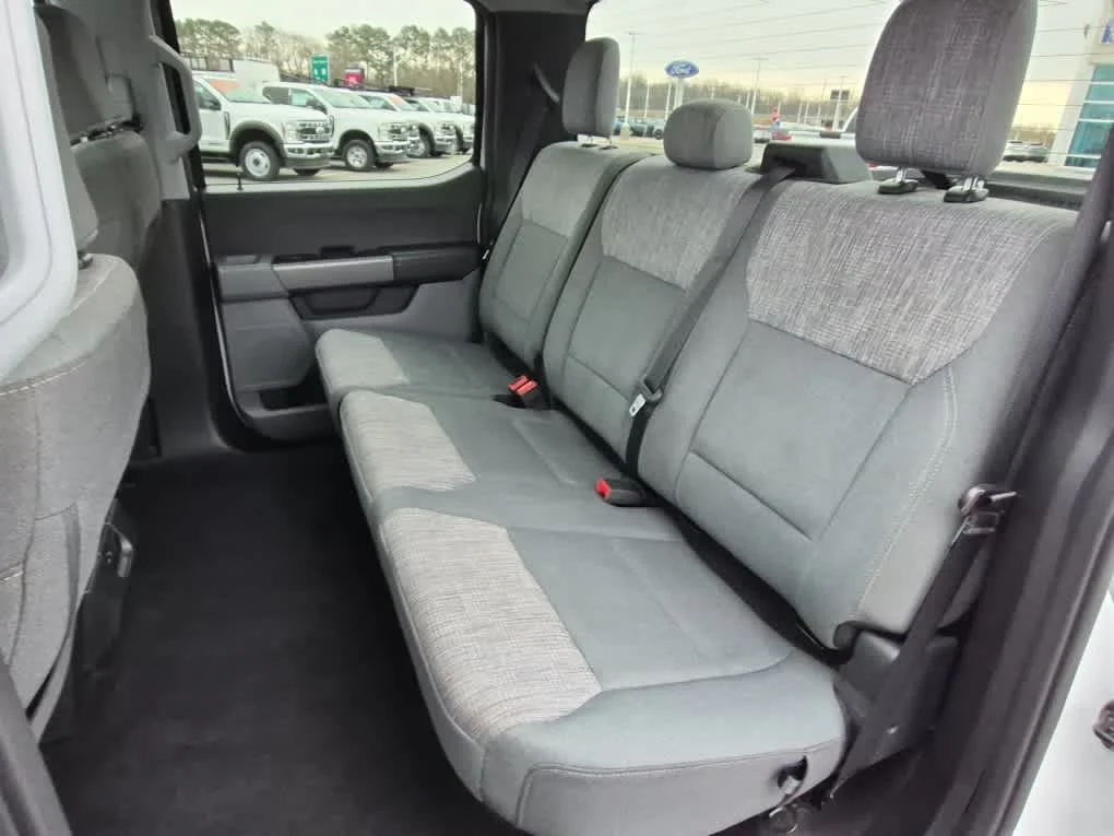 Certified Used 2023 Oxford White Ford XLT image 7