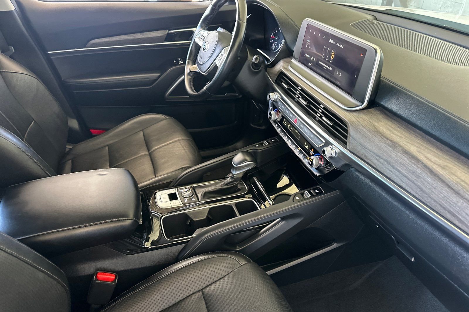 Used 2021 White Kia EX image 18