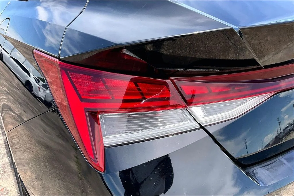 Used 2022 Black Hyundai SEL image 19