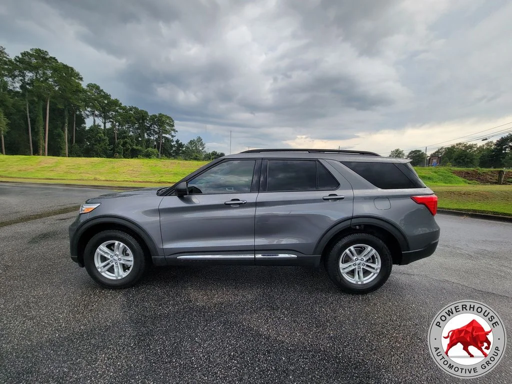 Used 2023 Gray Ford XLT image 2