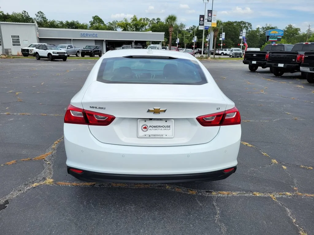 Used 2024 Summit White Chevrolet 1LT image 4