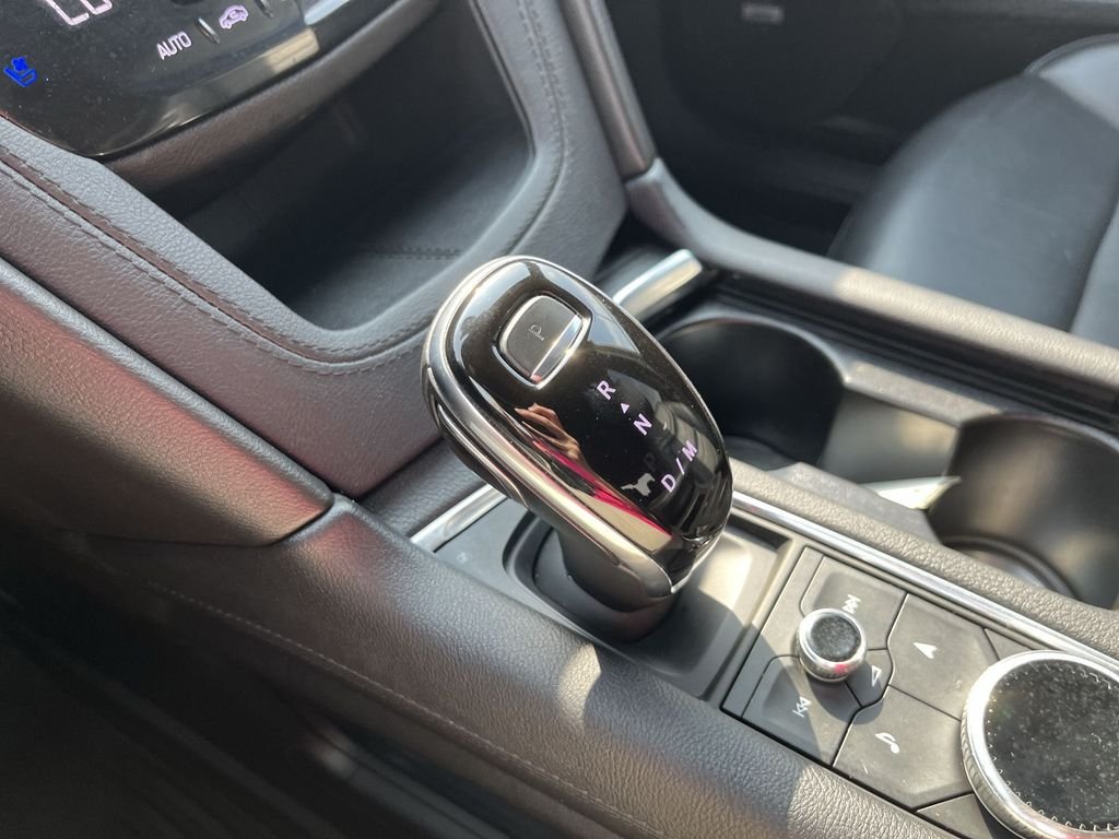 Used 2021 White Cadillac Sport image 20