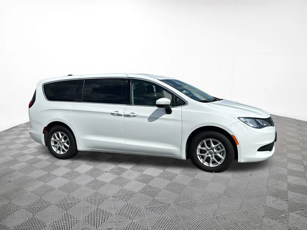 Used 2023 White Chrysler LX image 5