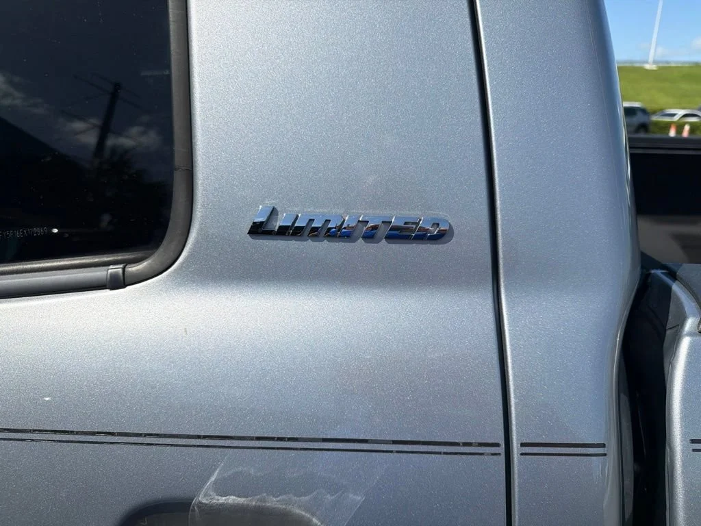 Used 2014  Toyota LTD image 9