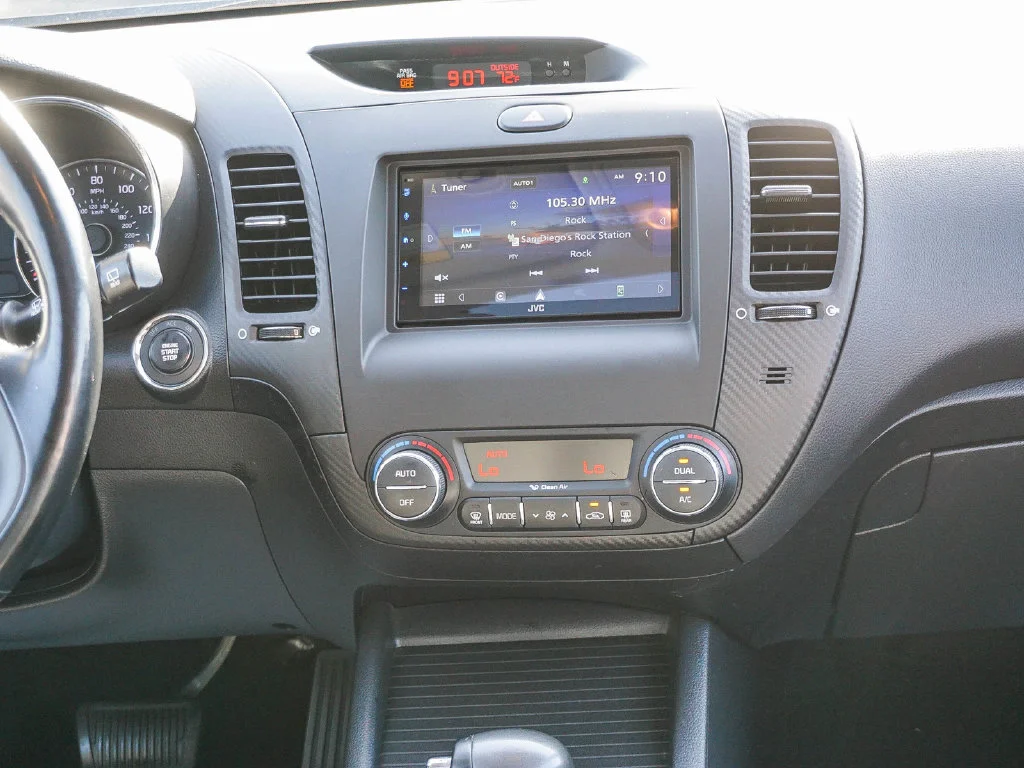 Used 2016 Black Kia EX image 15