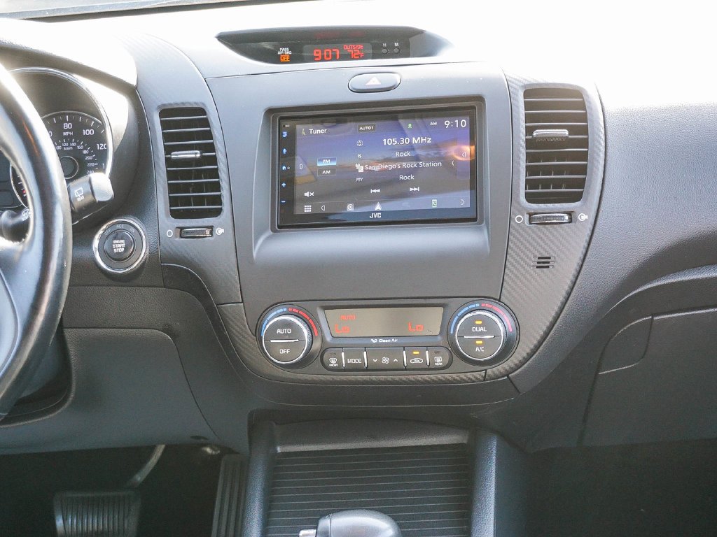 Used 2016 Black Kia EX image 15