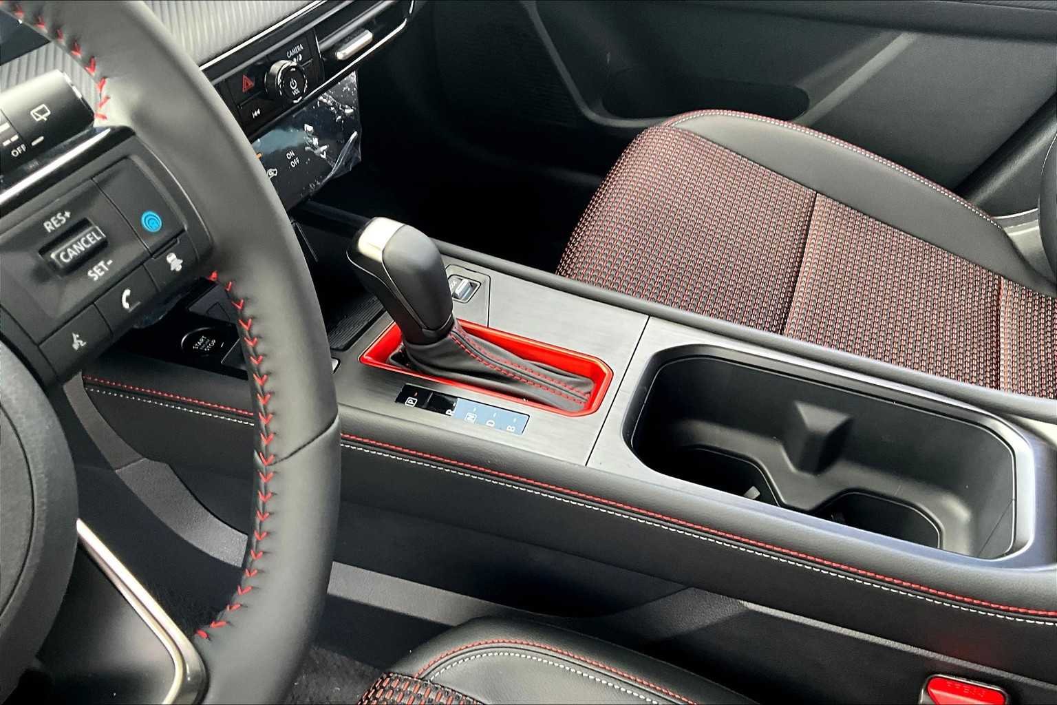 2025 Nissan Kicks SR - Photo 11