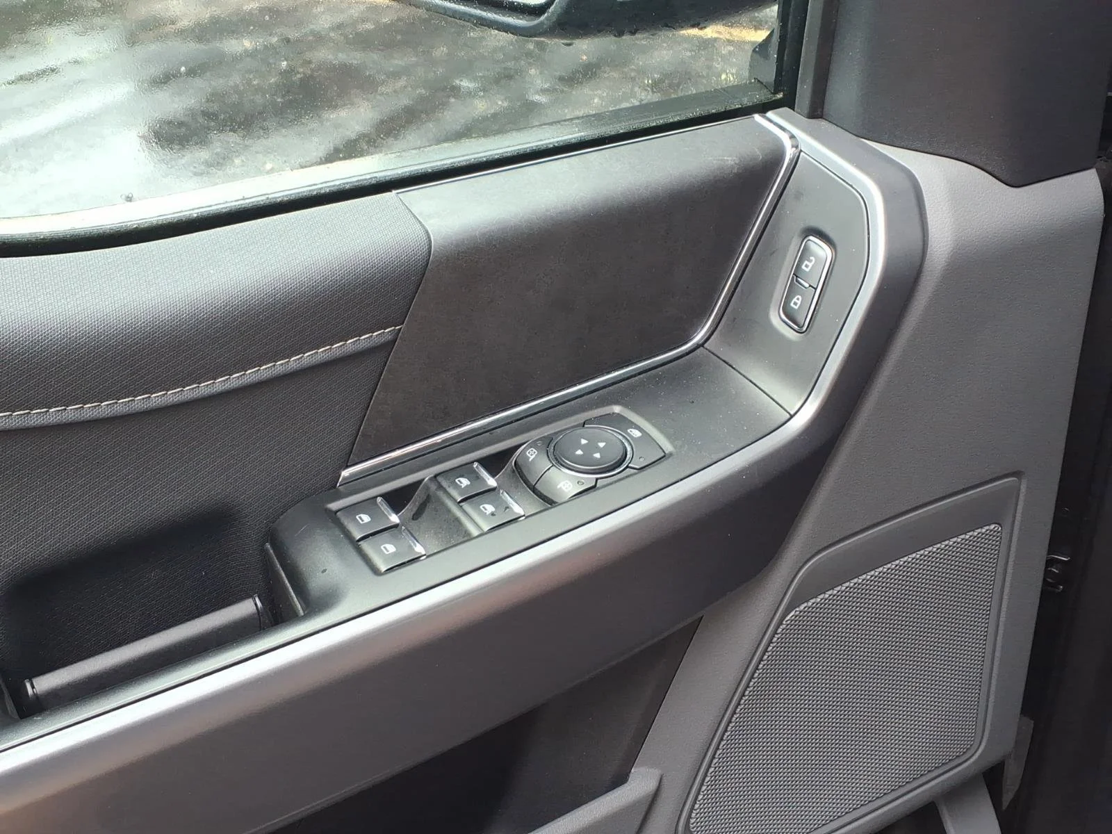 Used 2025 Gray Metallic Ford XLT image 23
