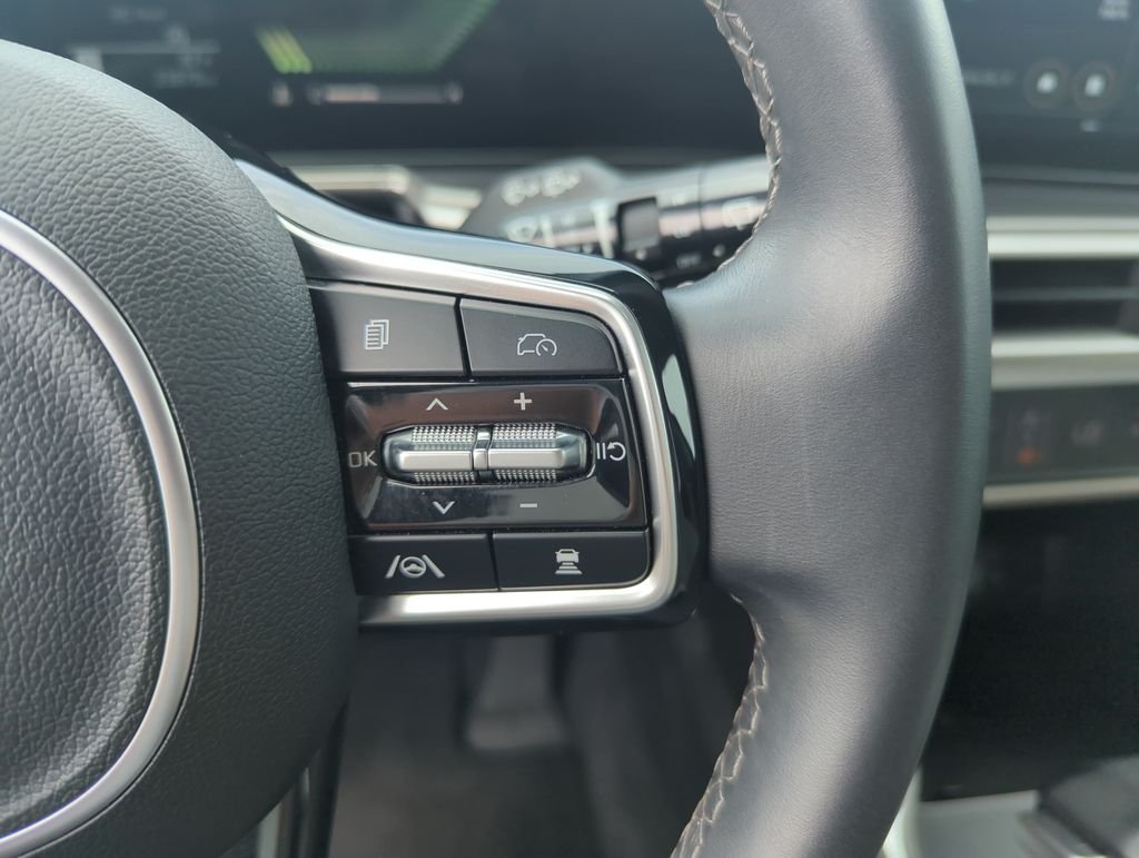 Used 2025 Black Kia S image 23