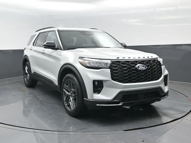 New 2027 Avalanche Gray Ford ST-Line image 2