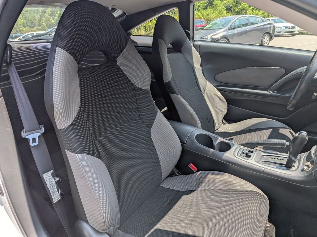 Used 2003 White Toyota GT image 22