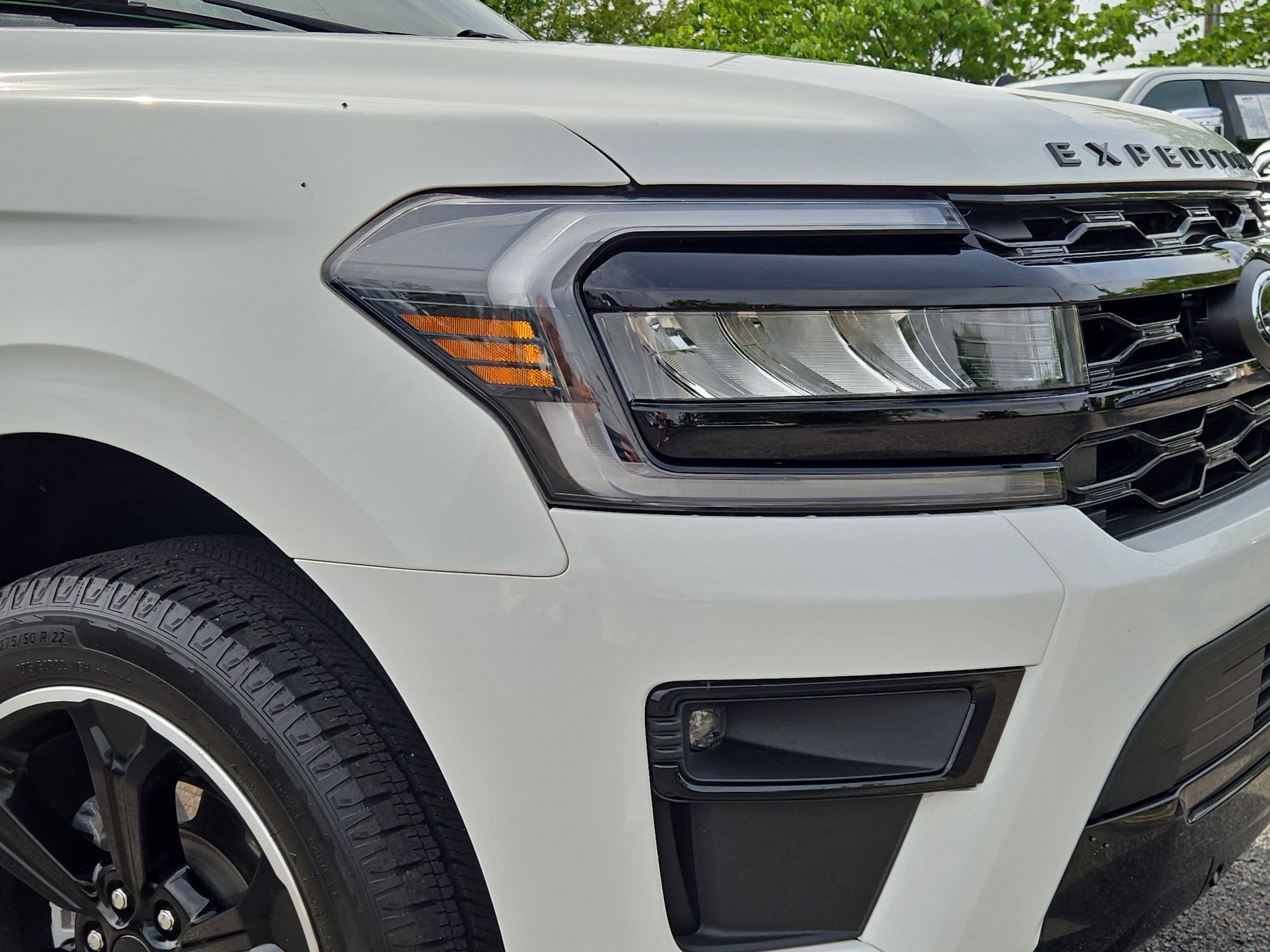 Used 2023 White Ford Limited image 4