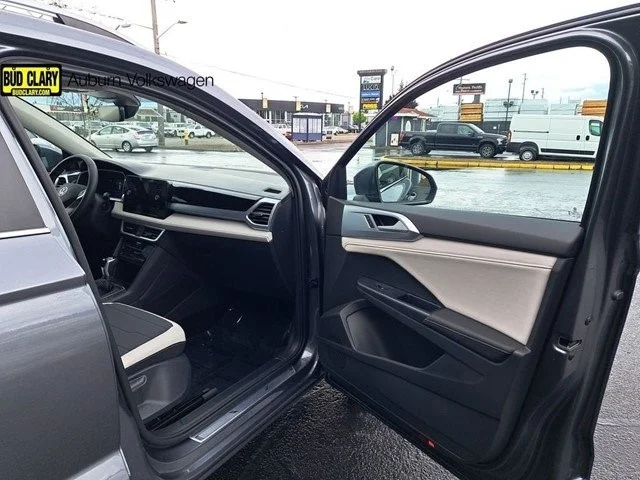 New 2026 Platinum Gray Metallic Volkswagen 1.5T SE image 19