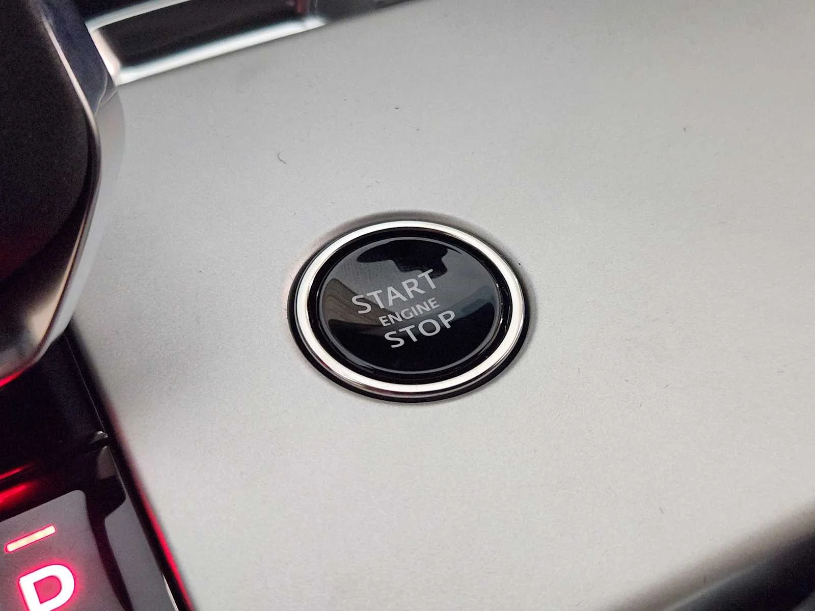 New 2026 Fuji White Land Rover SE - P400 SWB image 34