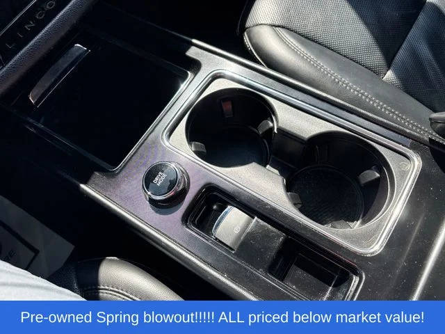 Used 2022 White Lincoln Standard image 28