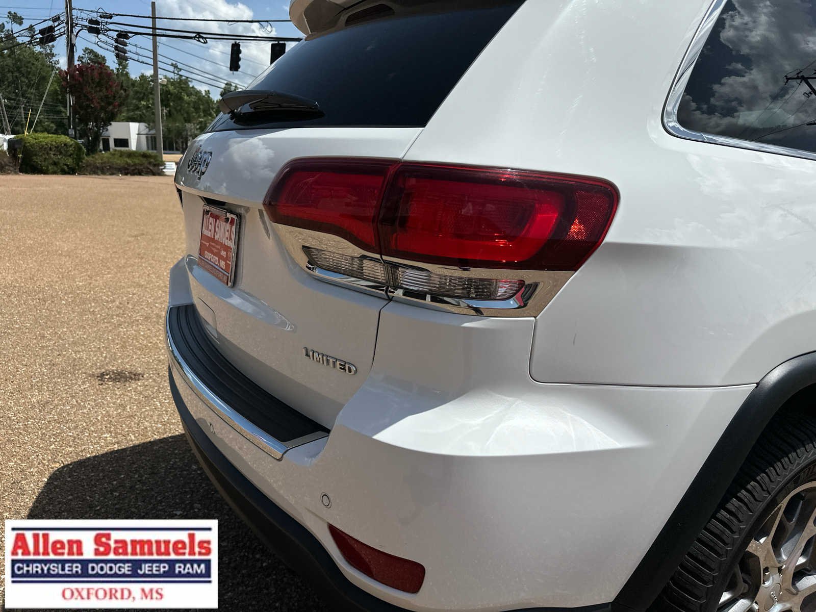 Used 2022 Bright White Clearcoat Jeep Limited image 56
