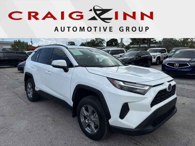 Used 2025 White Toyota XLE image 1
