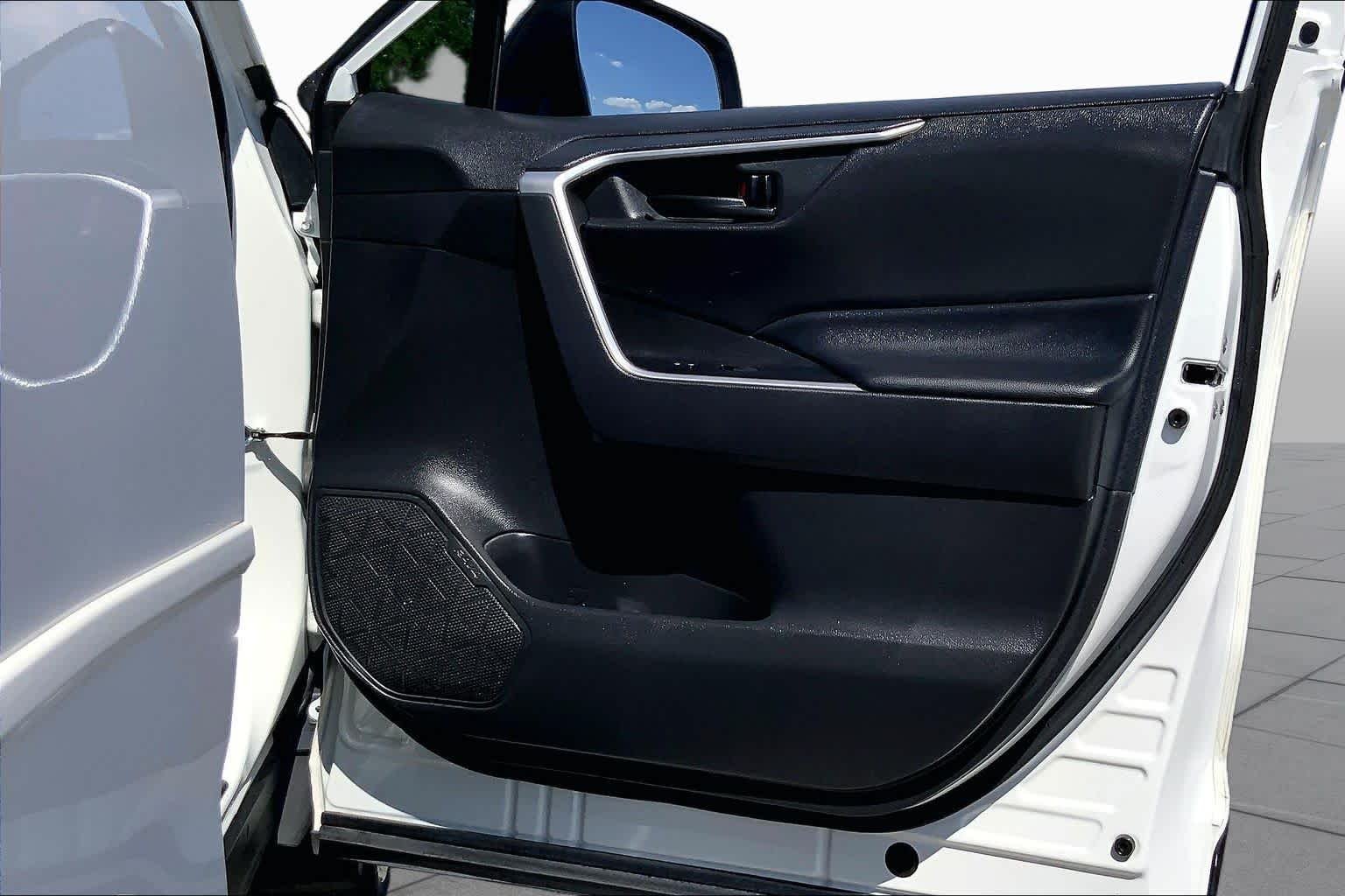 Used 2023 Ice Cap Toyota LE image 22