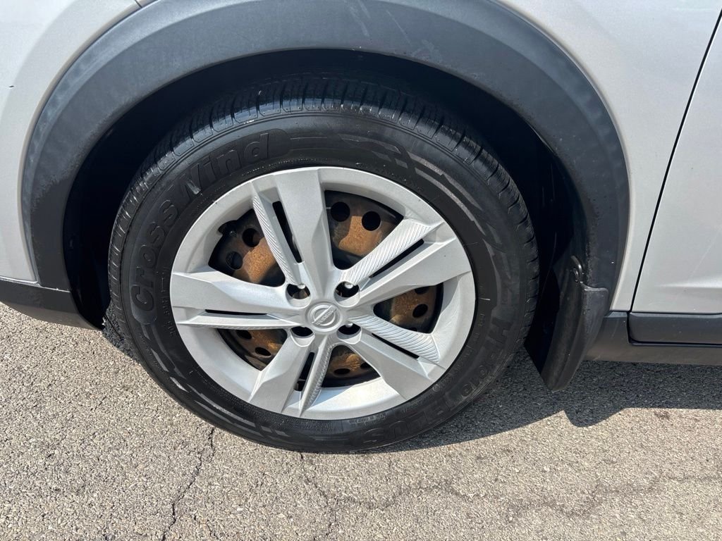 Used 2018 Silver Nissan S image 10