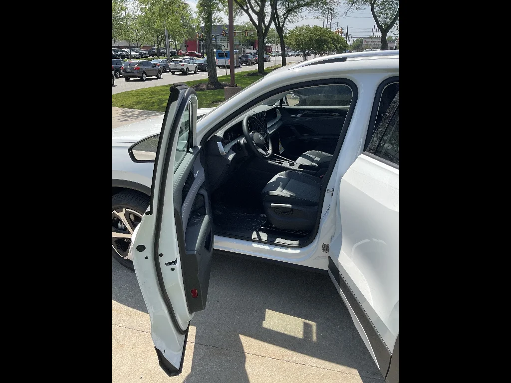 New 2026 Pure White Volkswagen SE 4Motion image 7