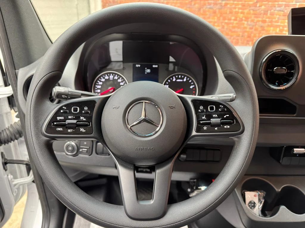 Used 2024 White Mercedes-Benz Standard Roof image 26