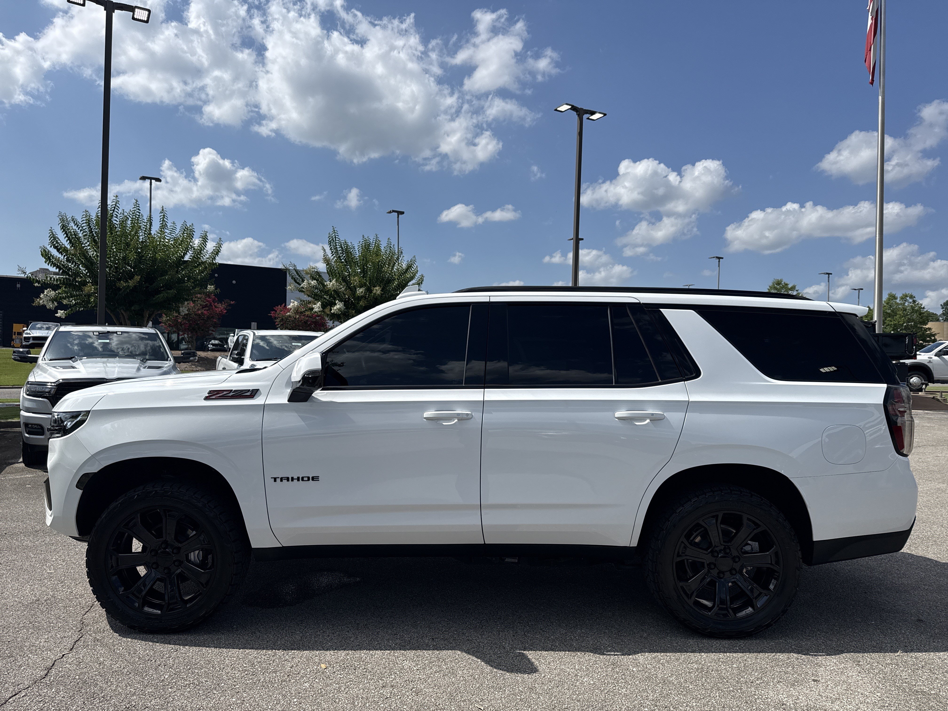 Used 2023 Summit White Chevrolet Z71 image 4