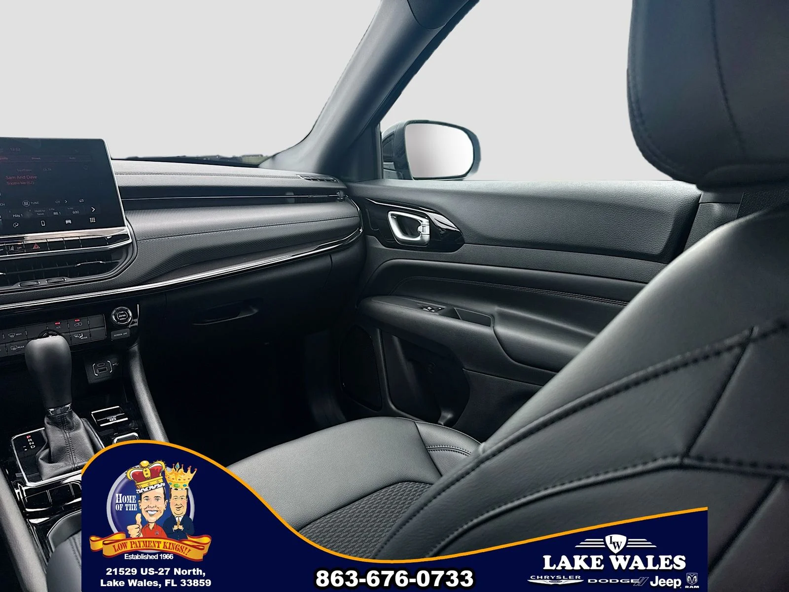 New 2026 Hydro Blue Pearl-Coat Exterior Paint Jeep Latitude image 21