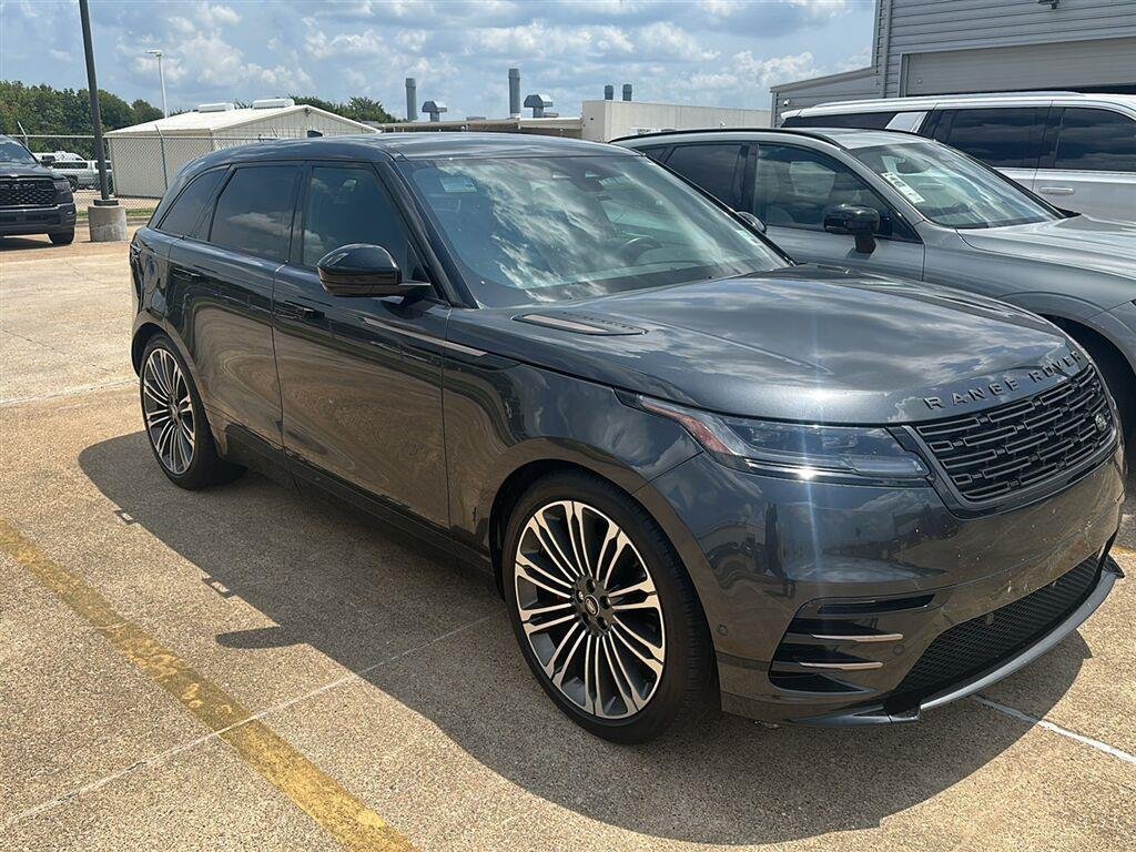 Used 2024 Arroios Grey Metallic Land Rover Dynamic SE image 3