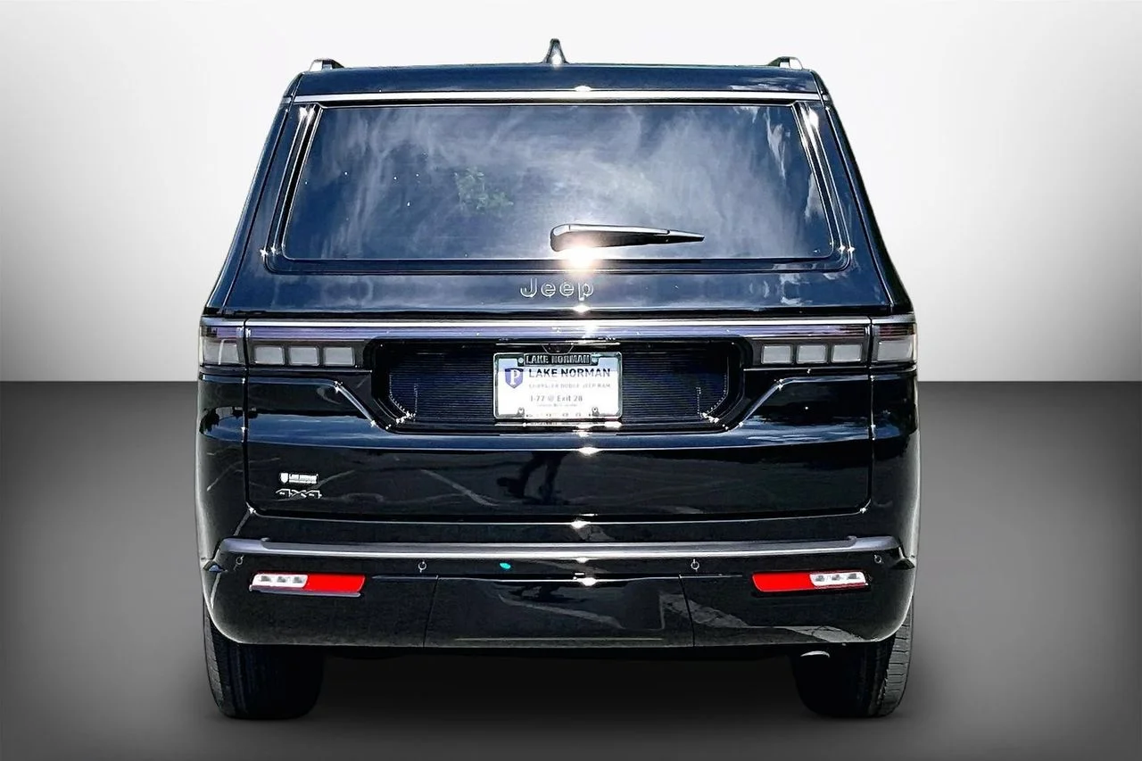 New 2026 High Gloss Black Jeep Limited Altitude image 7