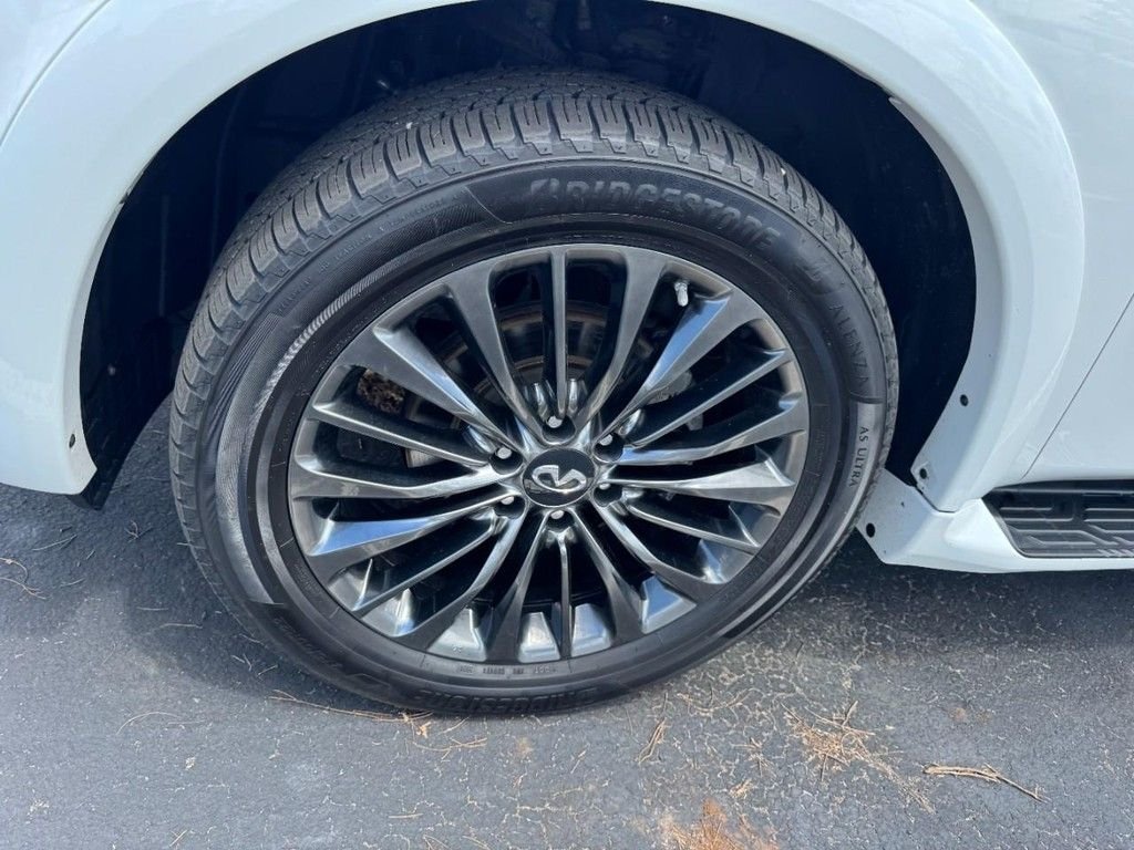 Used 2022 White INFINITI Sensory image 4