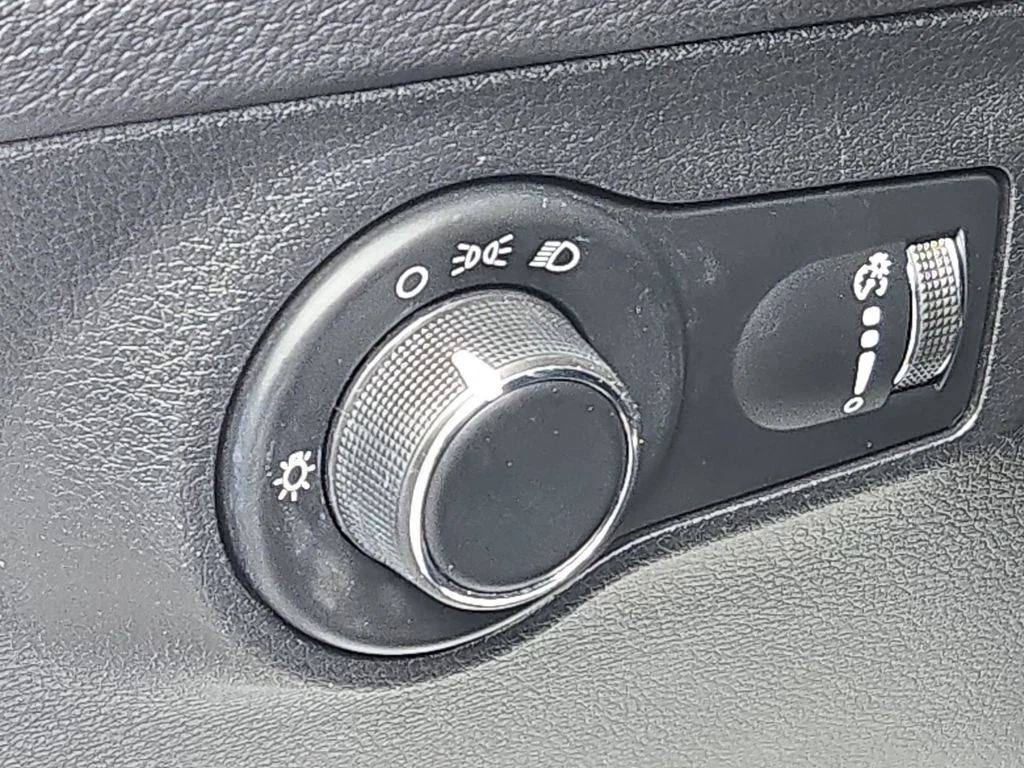 Used 2019 White Clearcoat Jeep Sport image 29