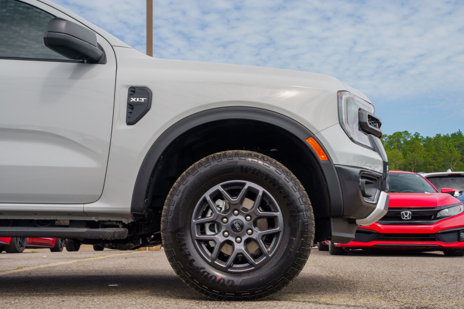 New 2026 Avalanche Ford XLT image 5
