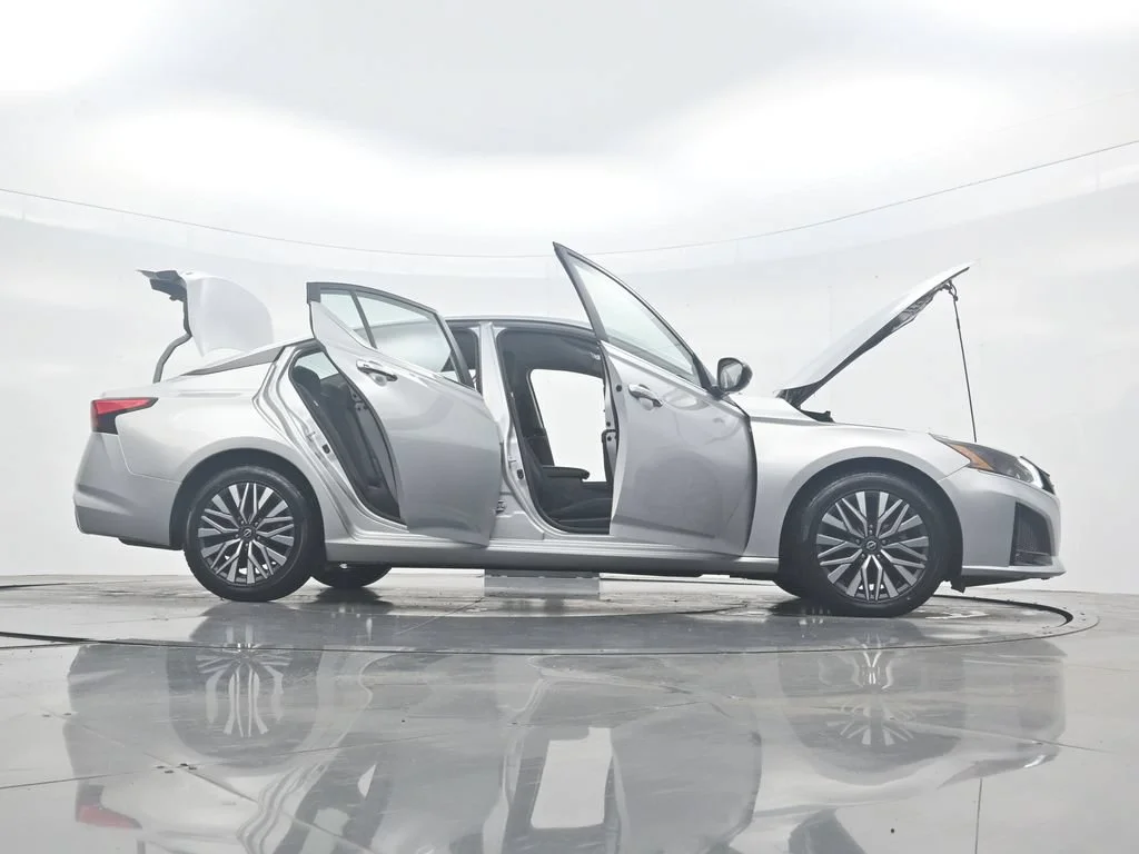 Used 2024 Silver Nissan 2.5 SV image 42