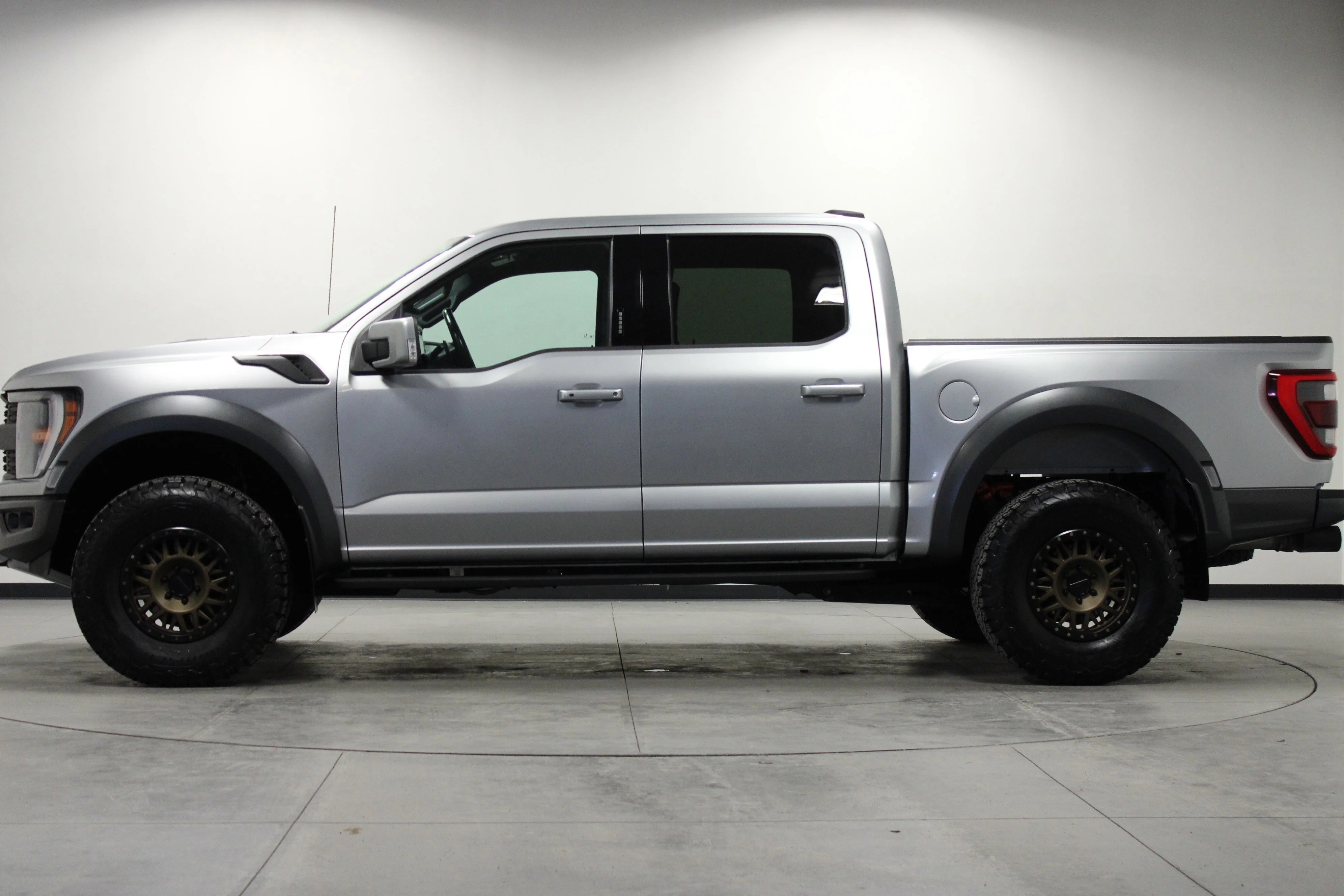 Used 2022 Silver Metallic Ford Raptor image 7