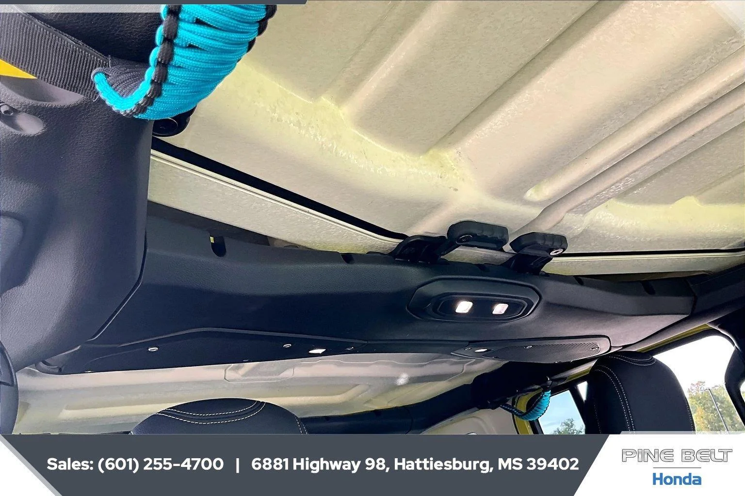 Used 2024 High Velocity Clearcoat Jeep Sahara image 16