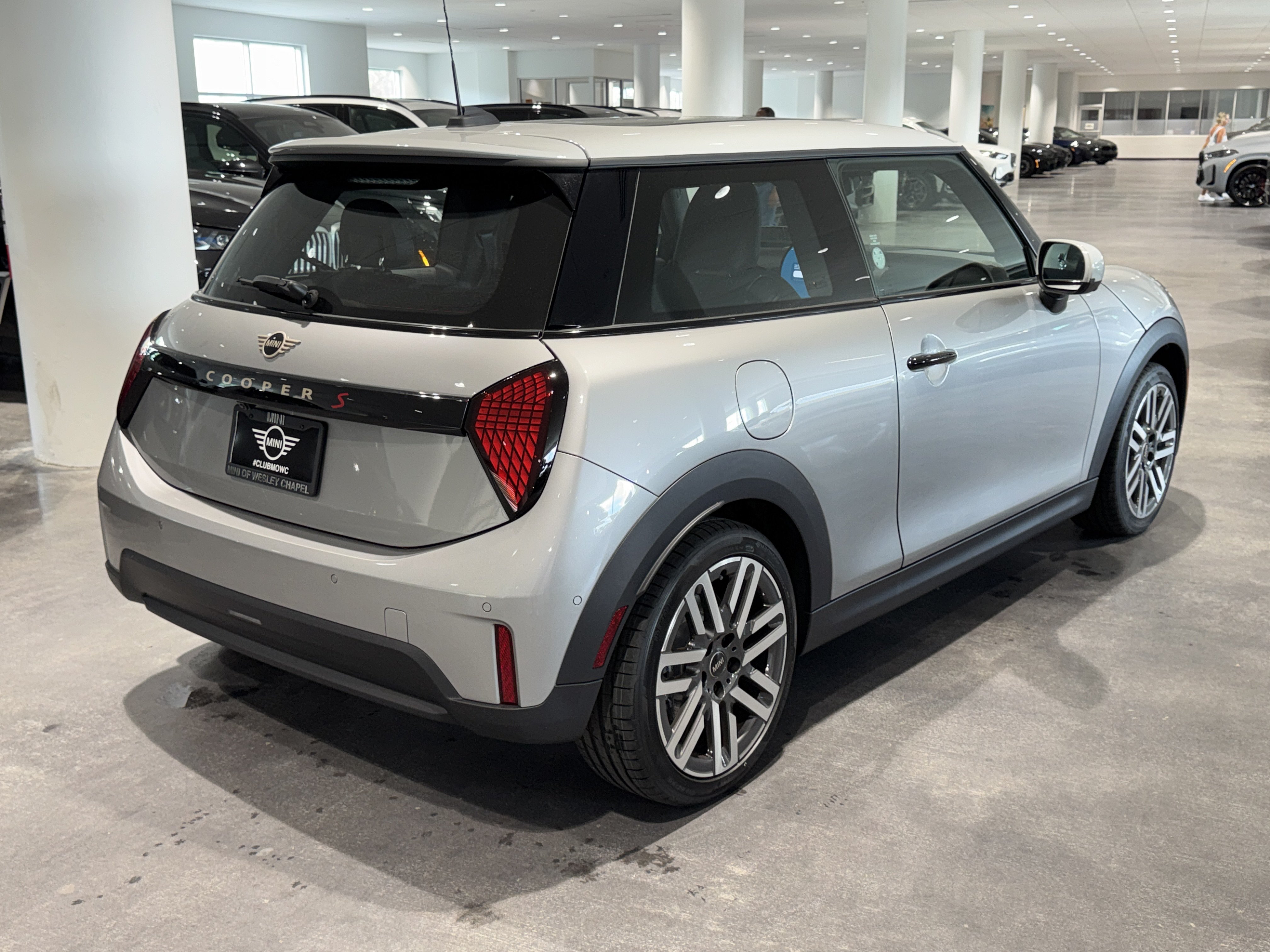 New 2026 Silver MINI Iconic image 8
