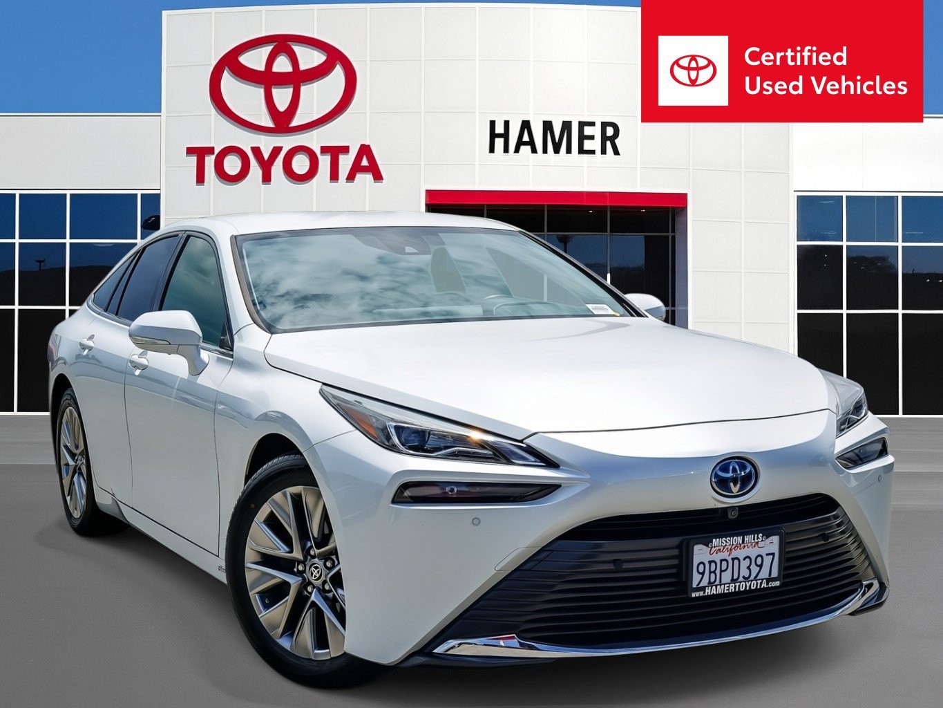 Certified Used 2022 Oxygen White Toyota XLE image 1