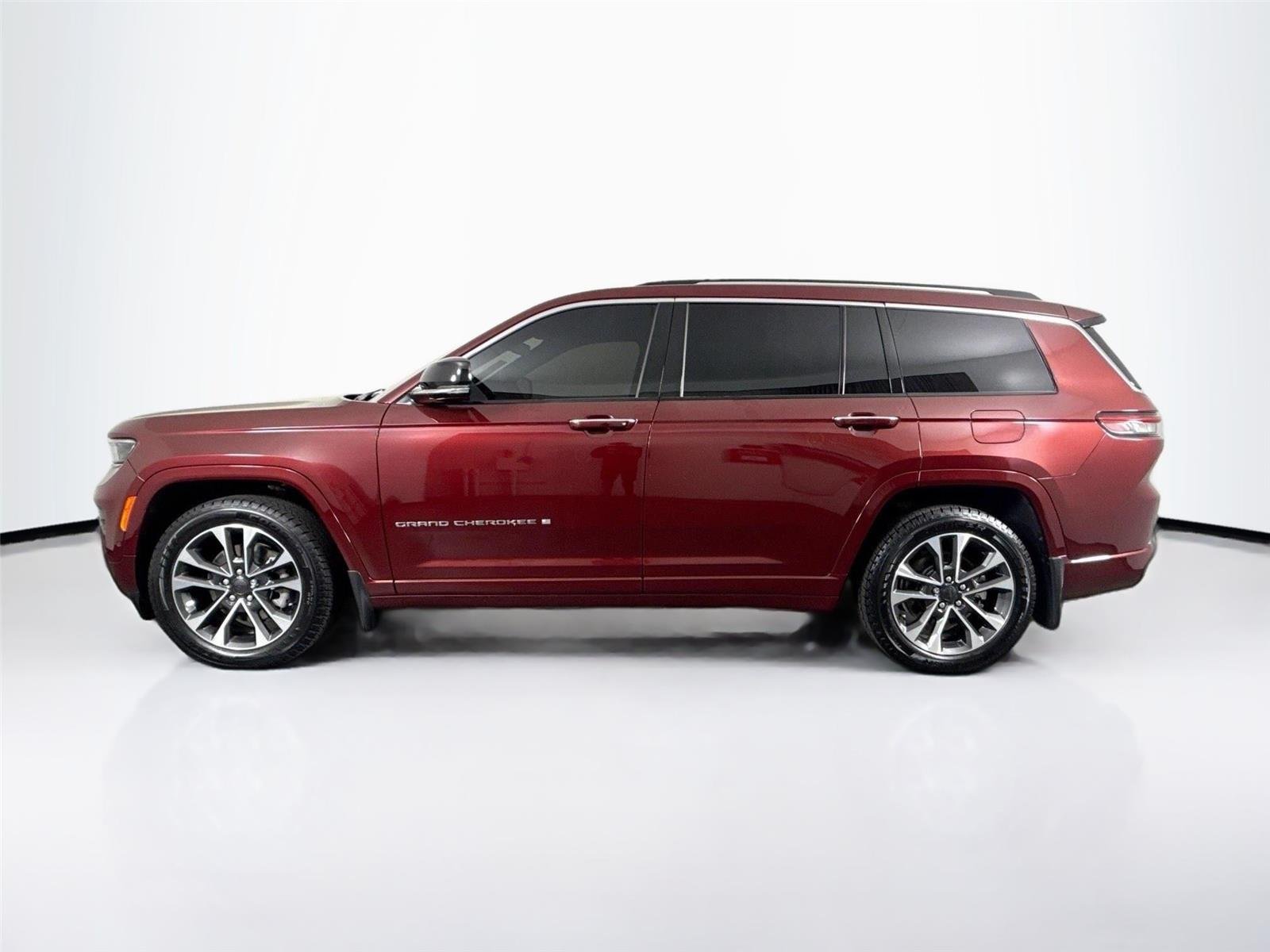 Used 2022 Velvet Red Pearlcoat Jeep Overland image 14