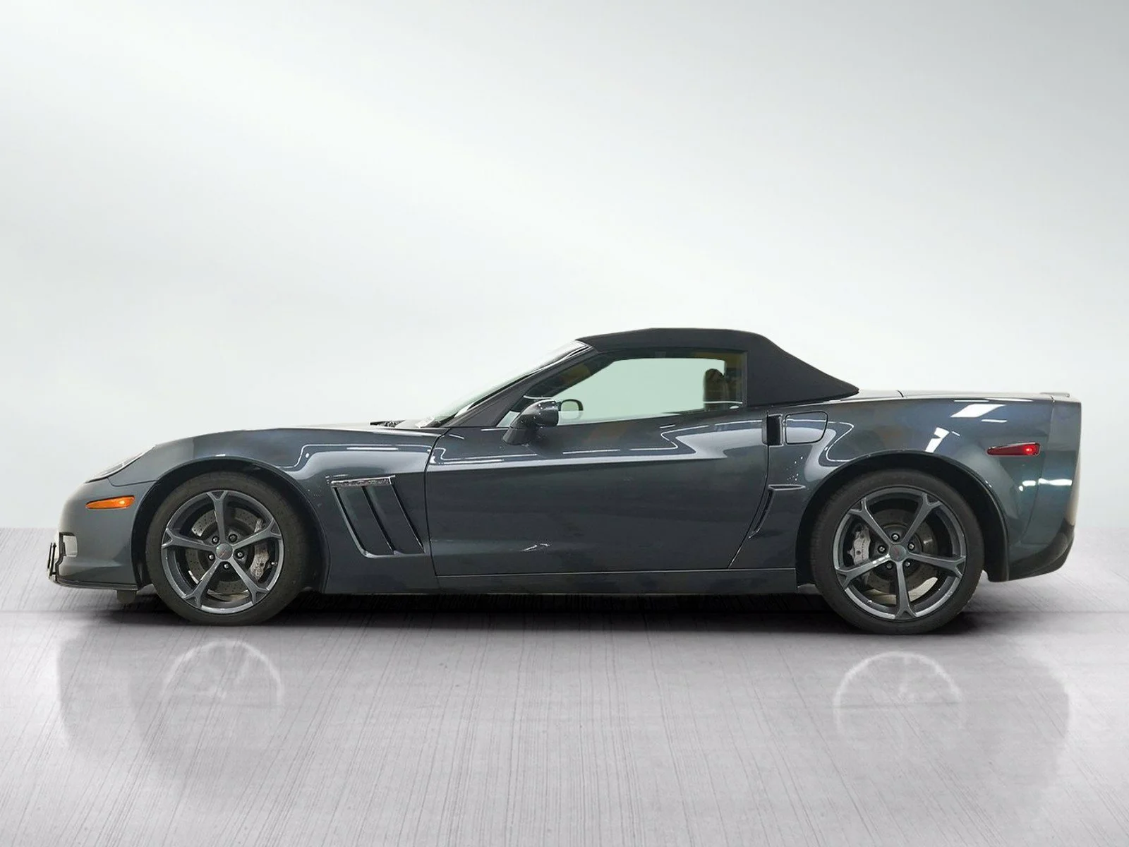 Used 2010 Cyber Gray Metallic Chevrolet Grand Sport image 2
