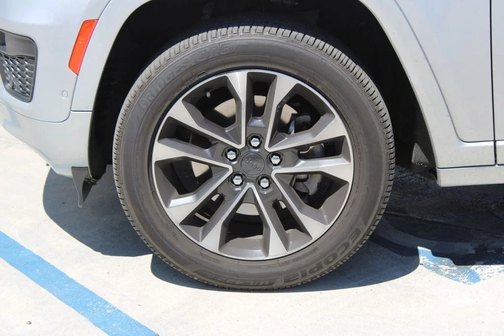 Used 2021 Silver Jeep Overland image 8