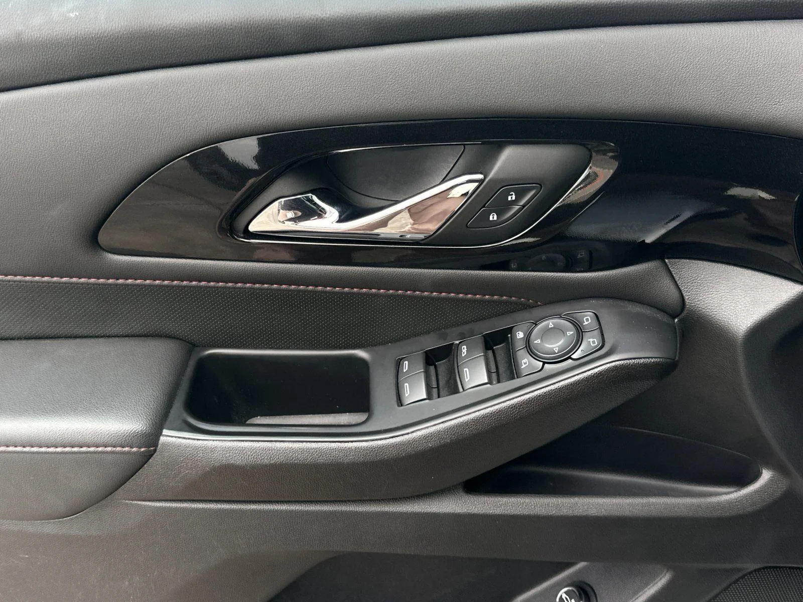 Used 2023 Summit White Chevrolet RS image 10