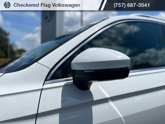 Used 2019 Pure White Volkswagen 2.0T SEL Premium 4Motion image 2