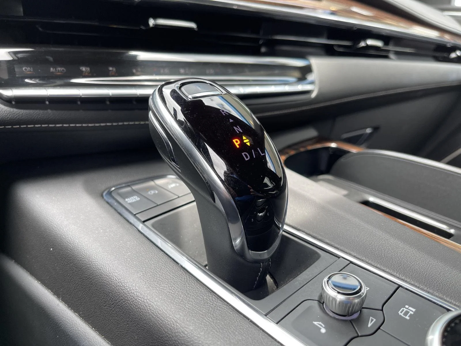 2024 Cadillac Escalade Premium Luxury - Photo 34