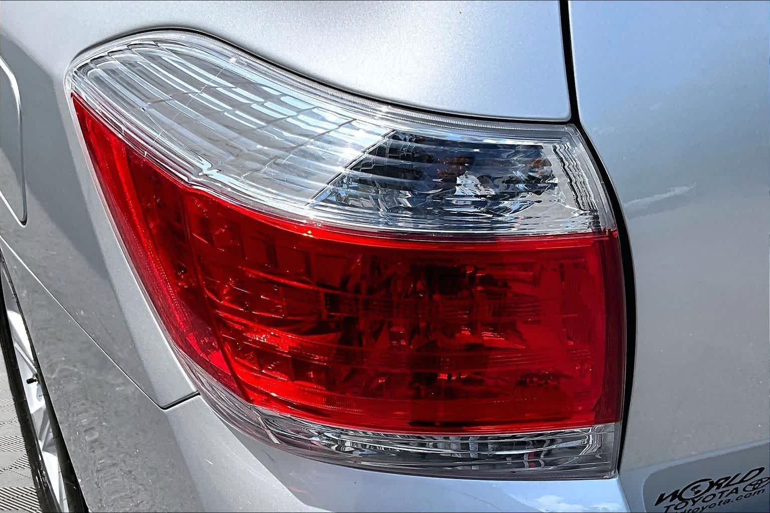 Used 2013 Classic Silver Metallic Toyota SE image 29