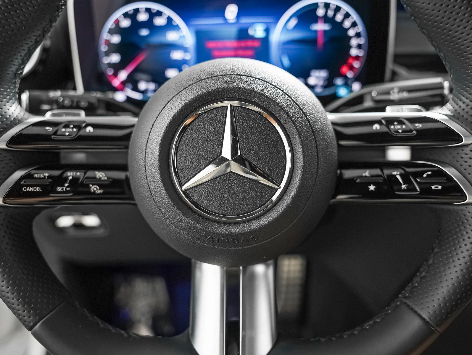 Certified Used 2025 Polar White Mercedes-Benz GLC 350e 4MATIC® SUV image 11