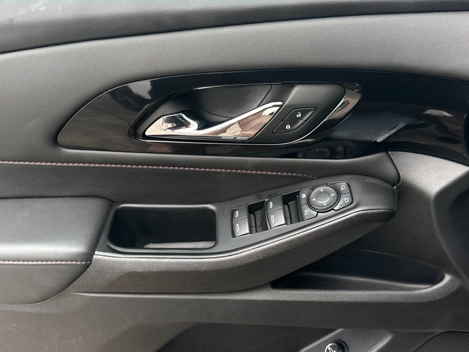 Used 2023 Summit White Chevrolet RS image 10