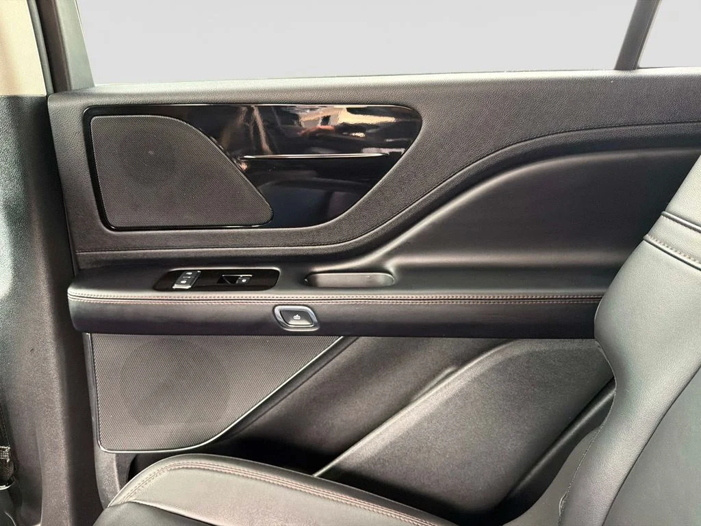 Used 2023 Metallic Lincoln Standard image 16