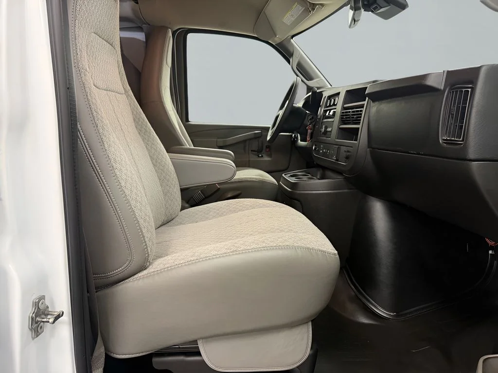 Used 2025 White GMC Work Van image 13