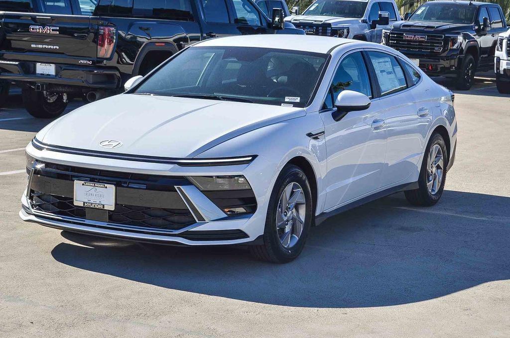 New 2026 White Hyundai SE image 3