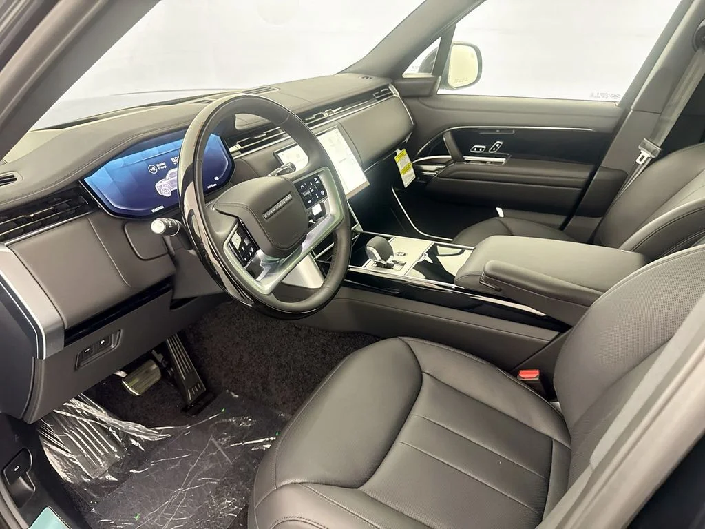 New 2026 Santorini Black Land Rover SE image 7